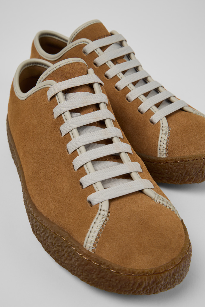 Camper Peu Terreno - Zapato marrón y gris de piel y nobuk para mujer.