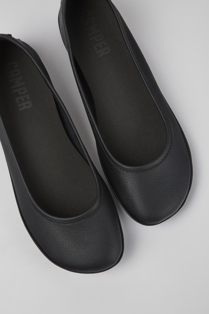 Camper Right - Bailarinas de piel negra para mujer.