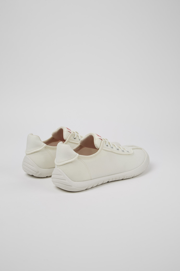 Camper Peu Path - Zapatilla blanca para mujer fabricada con PET reciclado.