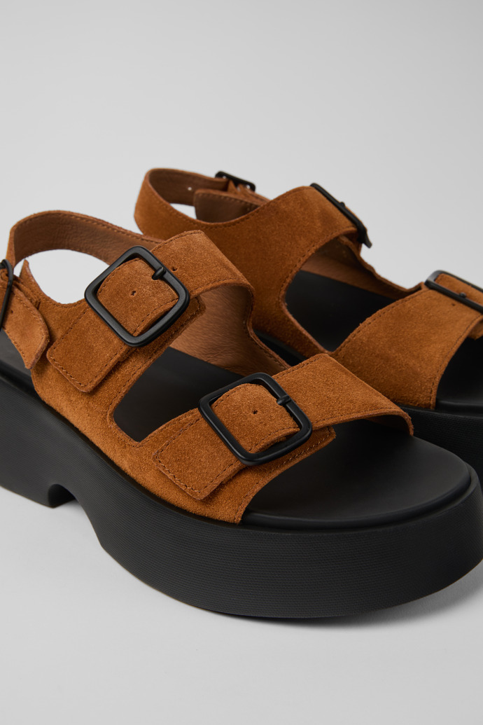 Camper Tasha - Sandalias marrones de piel nobuk para mujer.