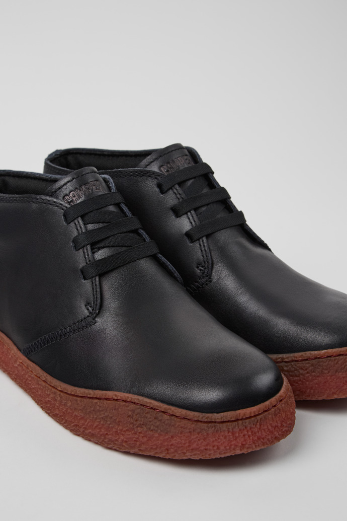 Camper Peu Terreno - Botines negros de piel para hombre.