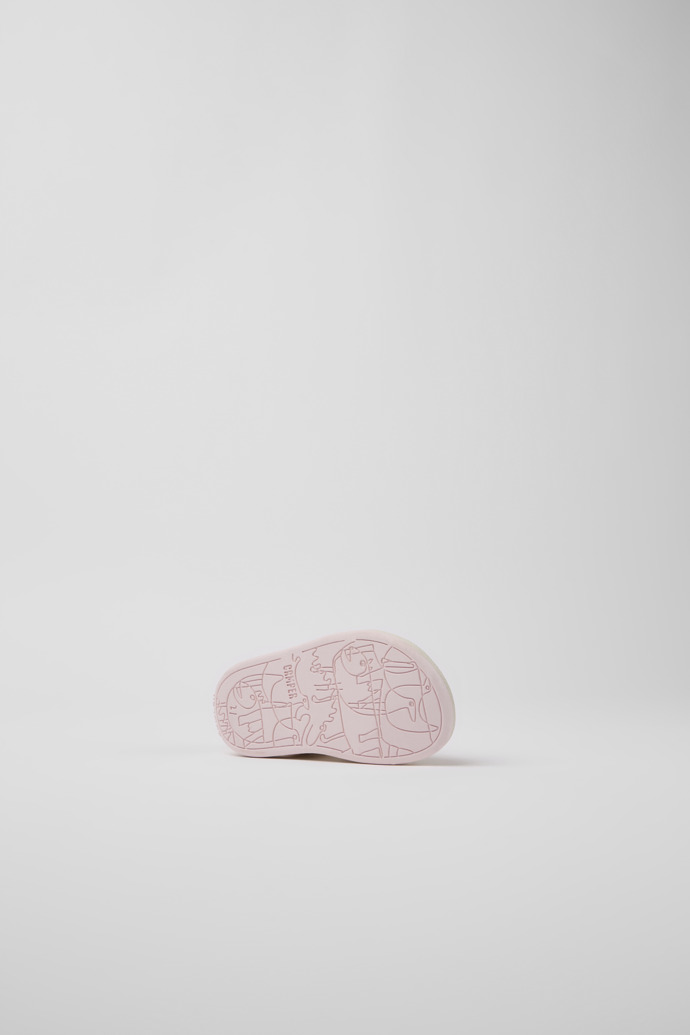 Camper Bicho - Sandalias marrones para niña fabricadas en piel nobuk con efecto brillo.