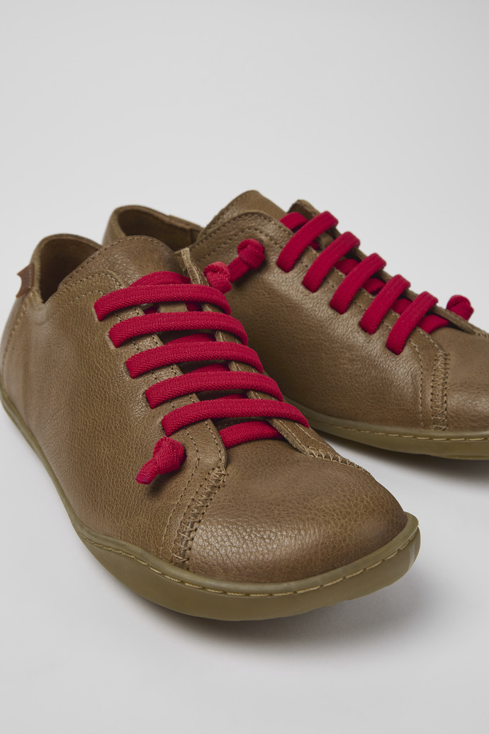 Camper Peu - Zapato de piel marrón para mujer.