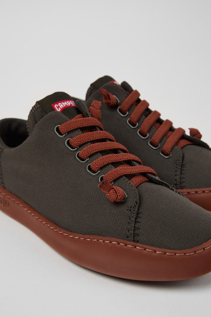 Camper Peu Touring - Zapatillas grises para mujer fabricadas con PET reciclado.