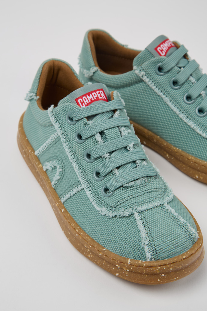 Camper Runner - Zapatillas verdes para niños fabricadas con algodón reciclado.
