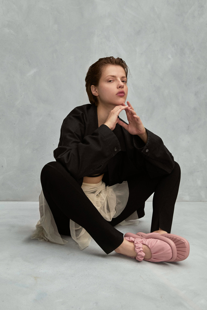 Camper Onda - Zapatos Mary Jane rosas de tela para mujer.