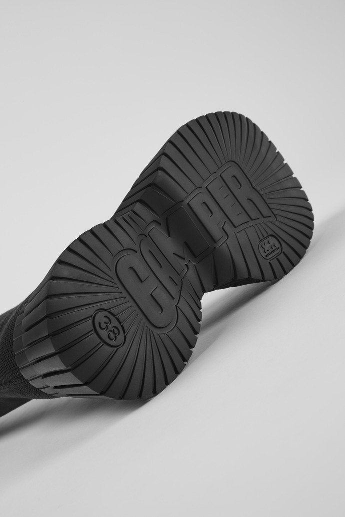Camper BCN TENCEL - Bota negra de textil para mujer.