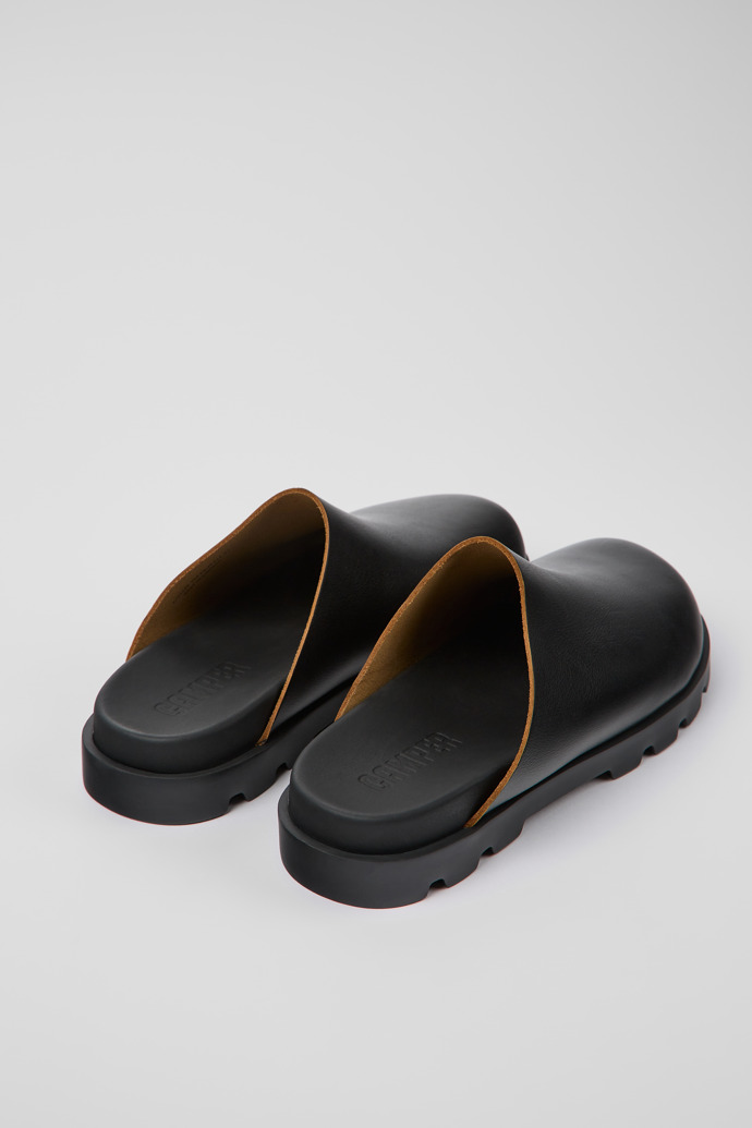Sandalias Brutus de Camper: Sandalias negras de piel para mujer.