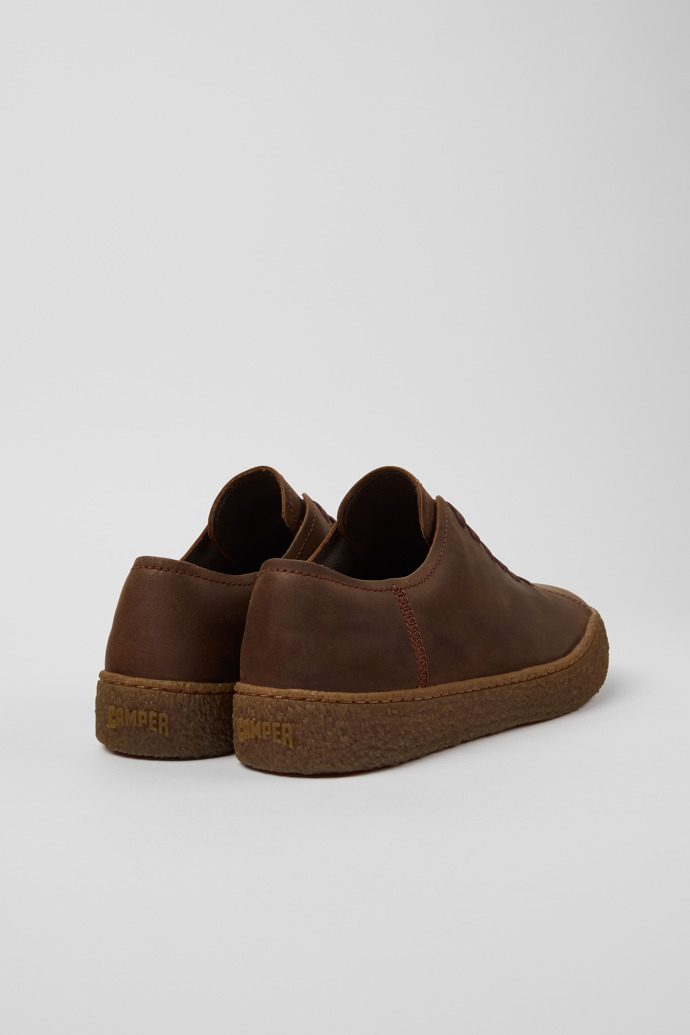 Camper Peu Terreno - Zapato marrón para hombre en piel nobuk.