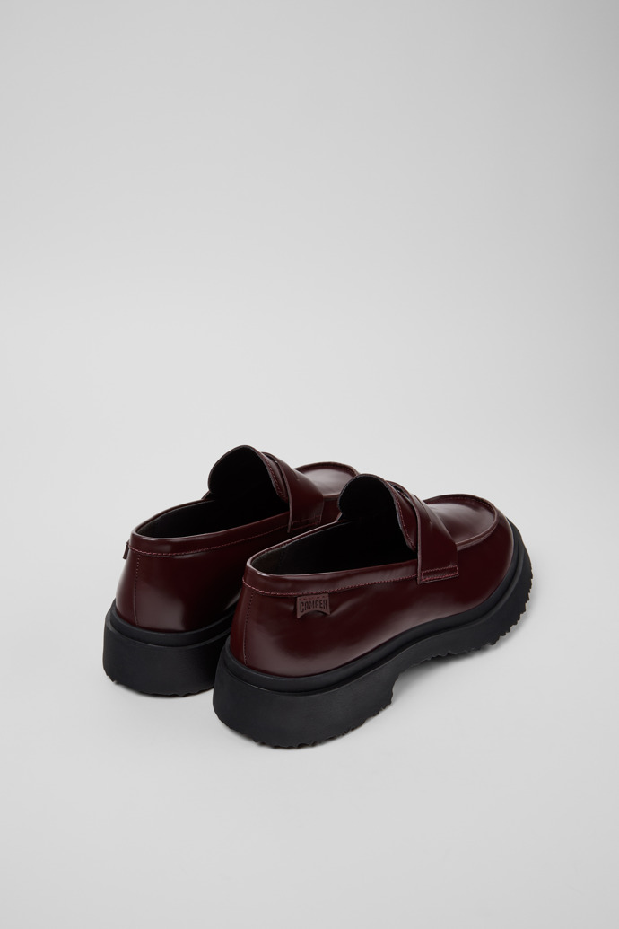 Camper Walden - Mocasín de piel color vino tinto para hombre.