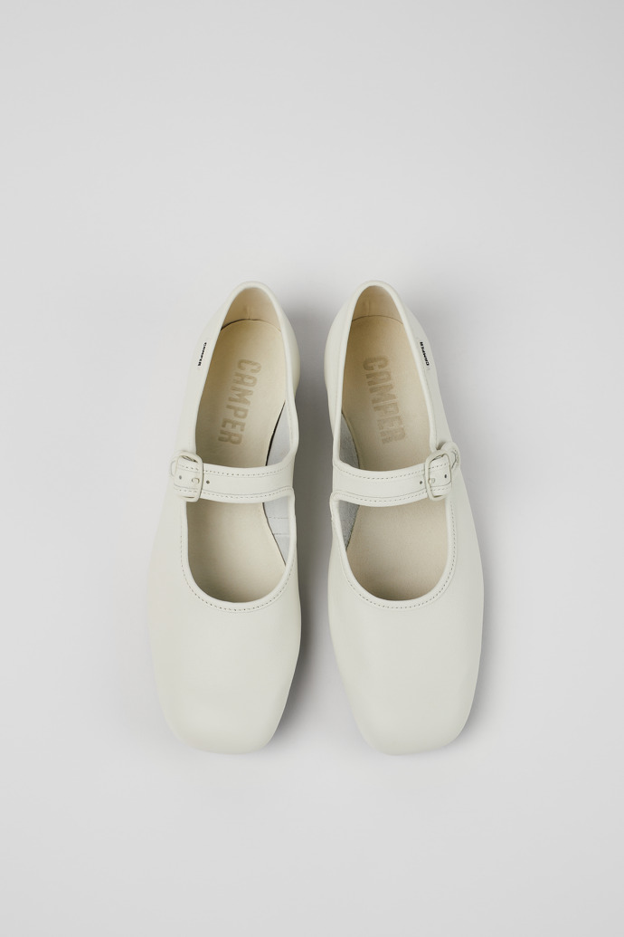 Camper Casi Myra - Zapato de piel blanca para mujer.