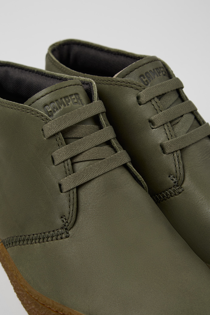 Camper Peu Terreno - Botines verdes de piel para hombre.