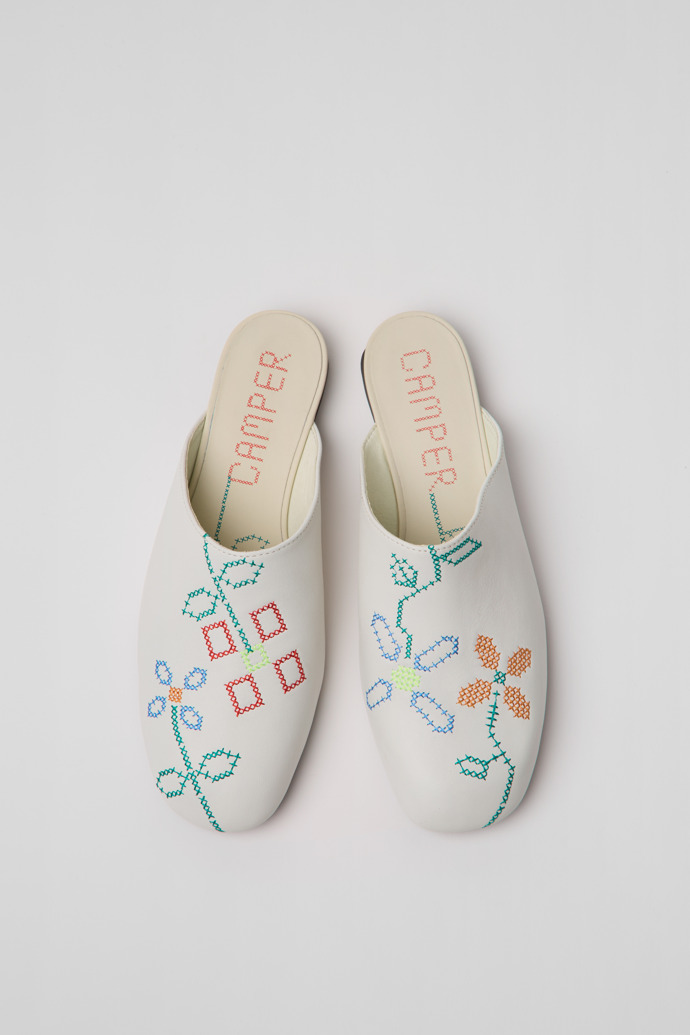 Camper Twins - Sandalias blancas de piel para mujer.