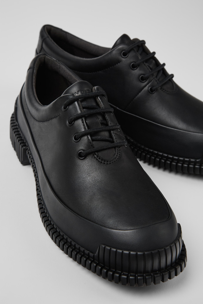 Camper Pix - Zapato negro de piel para mujer.