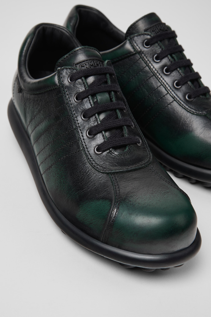 Camper Pelotas - Zapatillas de piel negras para mujer.