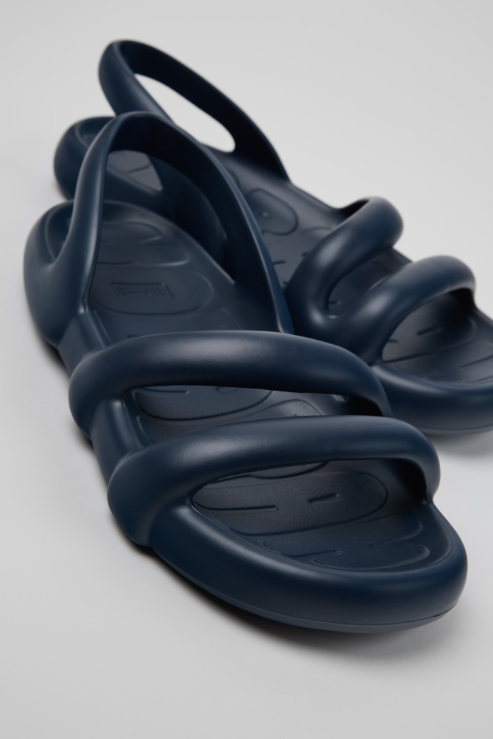 Camper Kobarah Flat Wide - Sandalia azul para hombre.