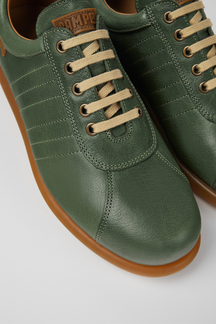Camper Pelotas - Zapato verde para hombre de piel de curtición vegetal.