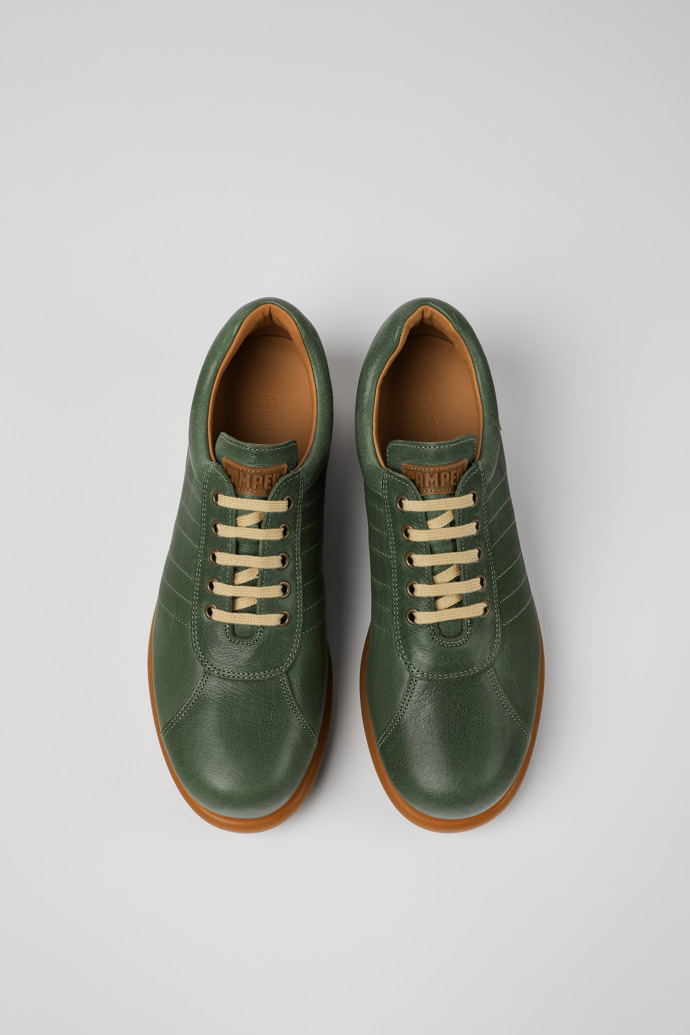 Camper Pelotas - Zapato verde para hombre de piel de curtición vegetal.
