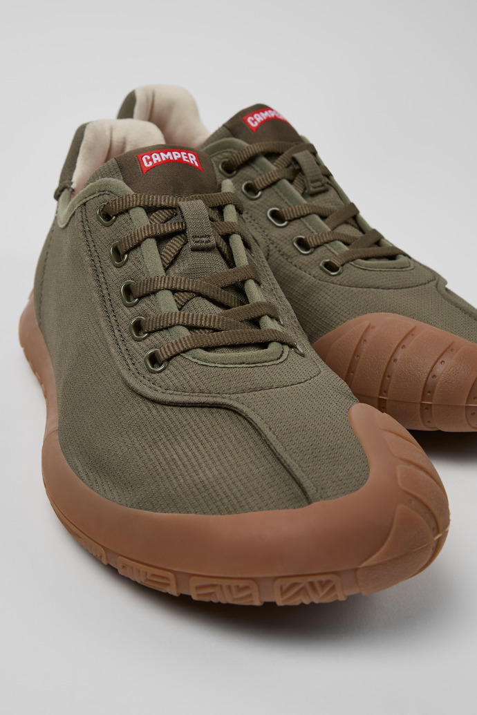 Camper Path - Zapatilla verde para hombre fabricada con PET reciclado.