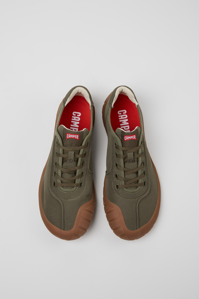 Camper Path - Zapatilla verde para hombre fabricada con PET reciclado.