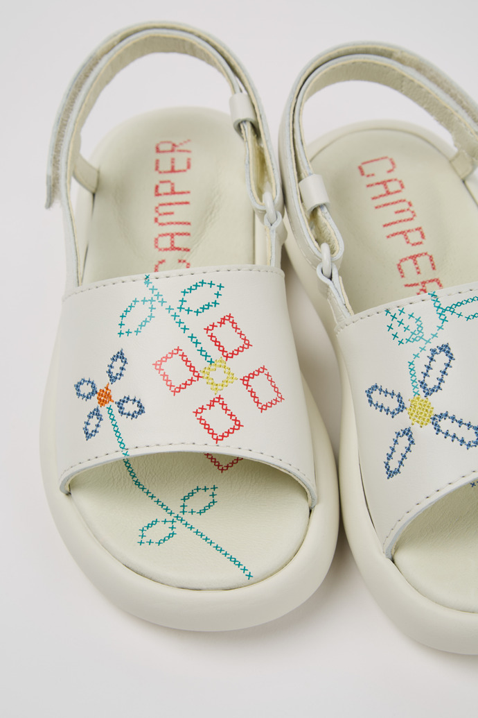 Camper Twins - Sandalias blancas de piel para niños.