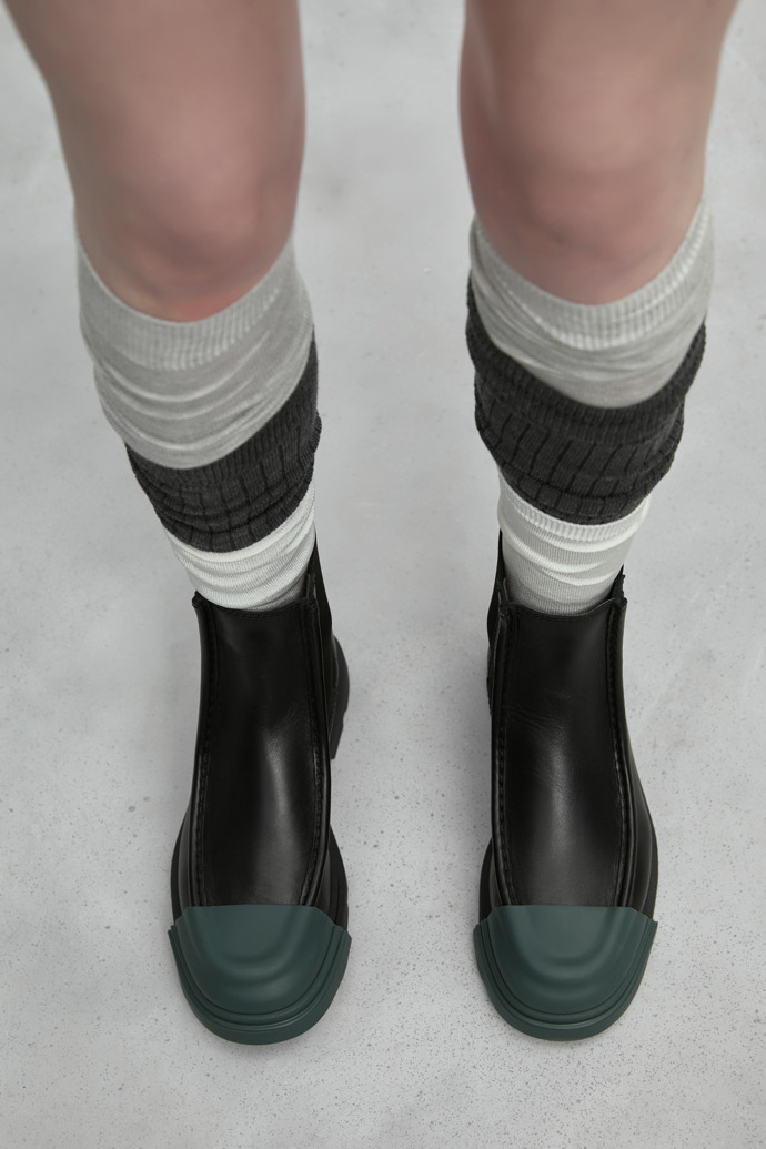 Camper Junction - Botines Chelsea de piel negra para mujer.