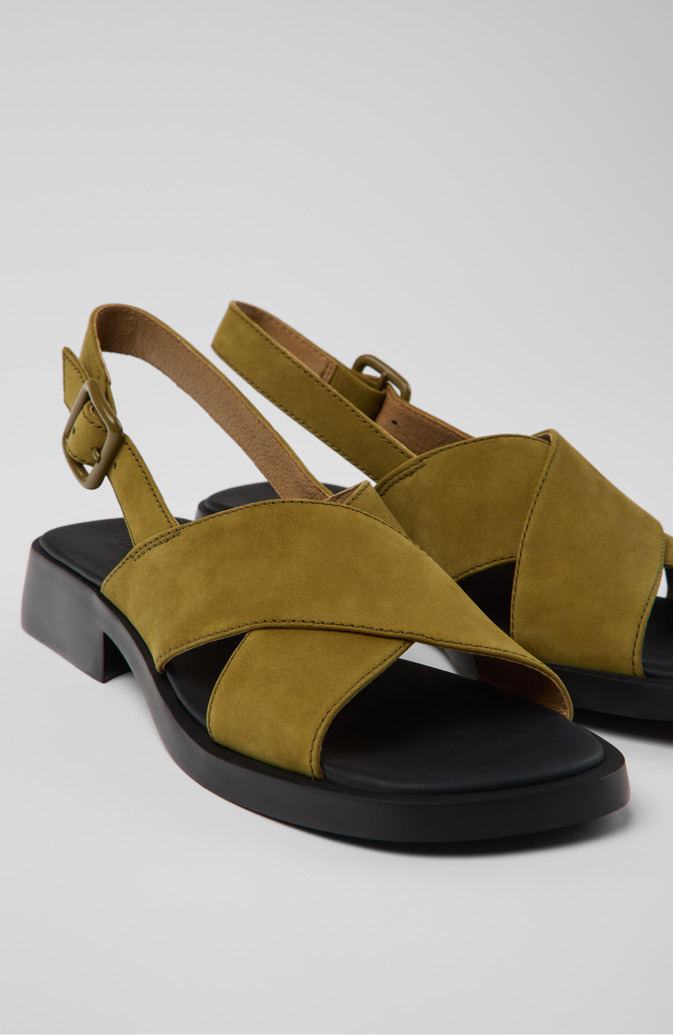 Camper Dana - Sandalias verdes de piel nobuk para mujer.
