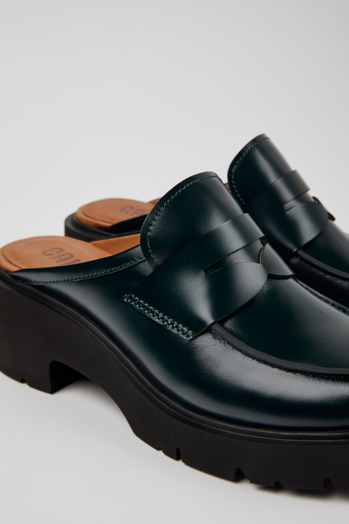 Camper Milah - Zuecos de piel verde para mujer