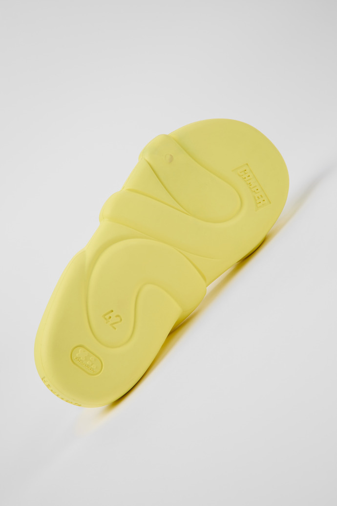 Camper Kobarah Flat - Sandalias unisex amarillas