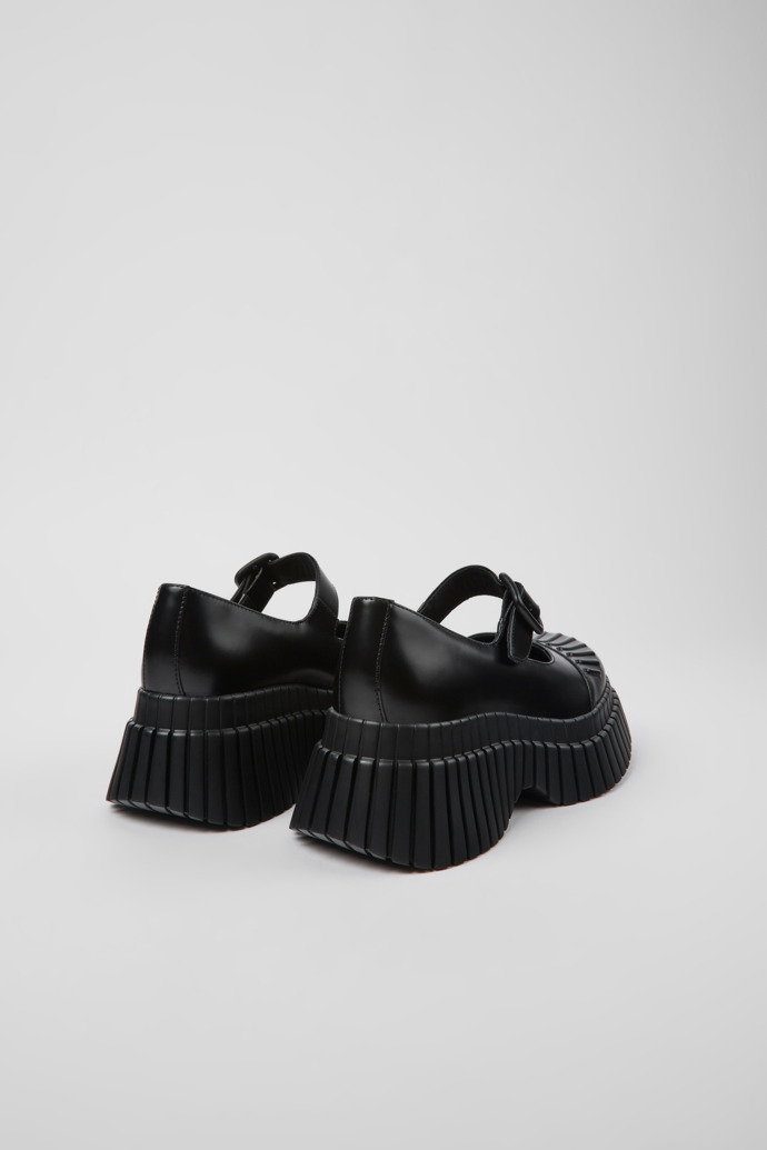 Camper BCN - Zapato negro de piel para mujer.