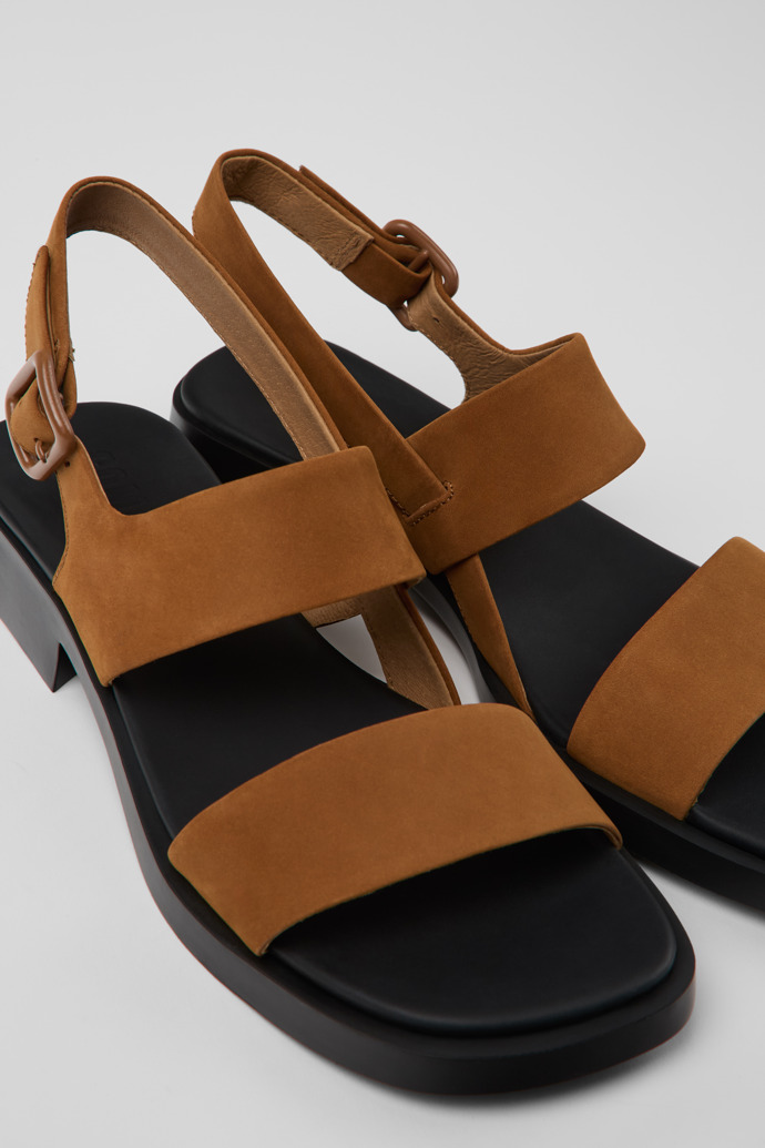 Camper Dana - Sandalias marrones de nobuk para mujer.