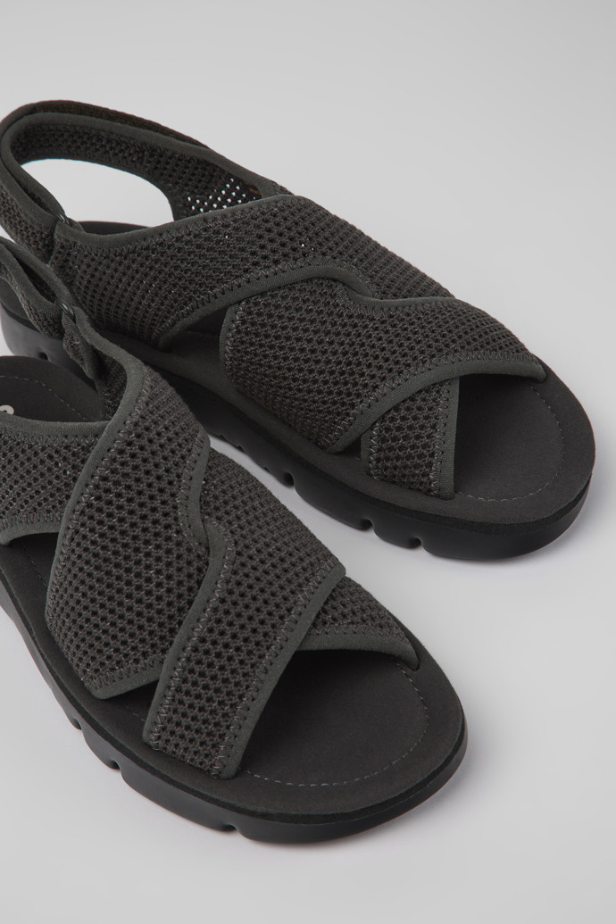 Camper Oruga - Sandalias de tela gris oscuro para mujer